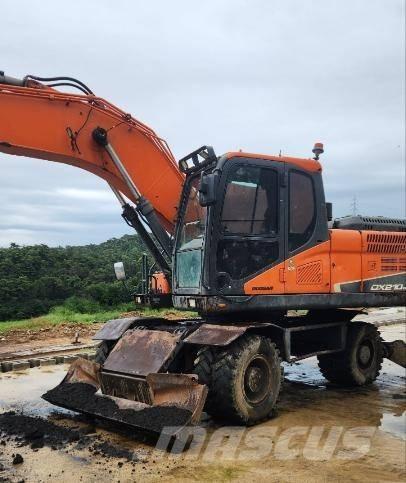 Doosan DX 210 W Escavatori gommati