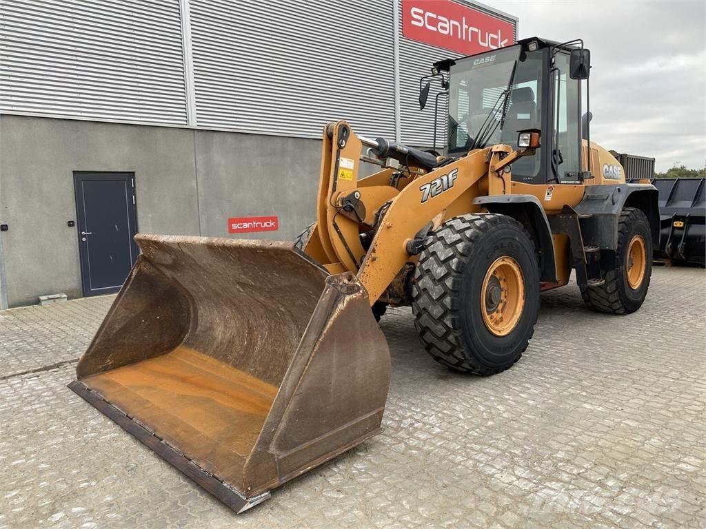 CASE 721F Pale gommate