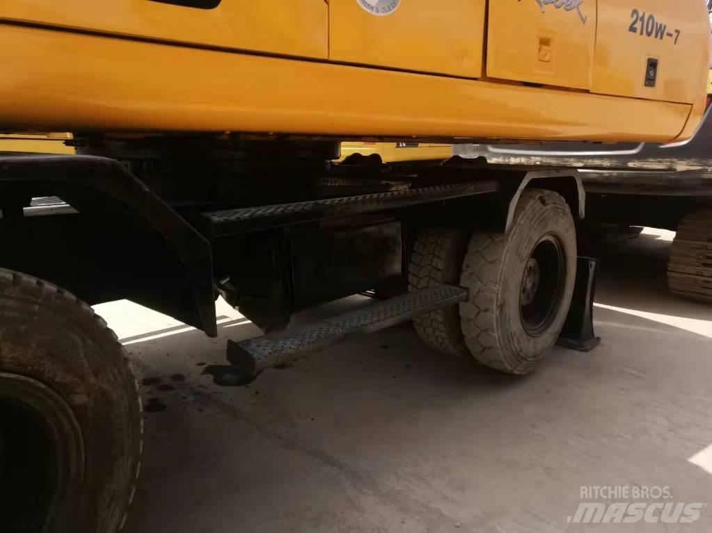 Hyundai 210-7 Escavatori gommati