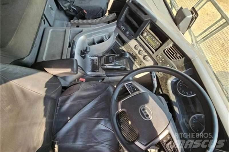 UD TRUCKS QUON Camion altro