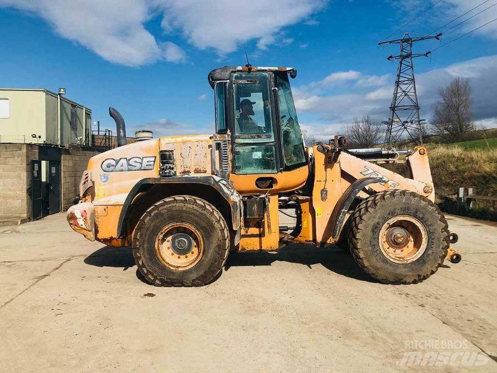 CASE 721 F Pale gommate