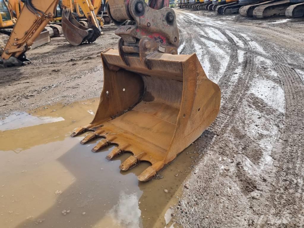 JCB JS220 LC T4 Escavatori cingolati