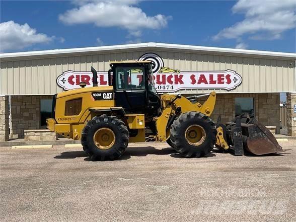 CAT 930M Pale gommate