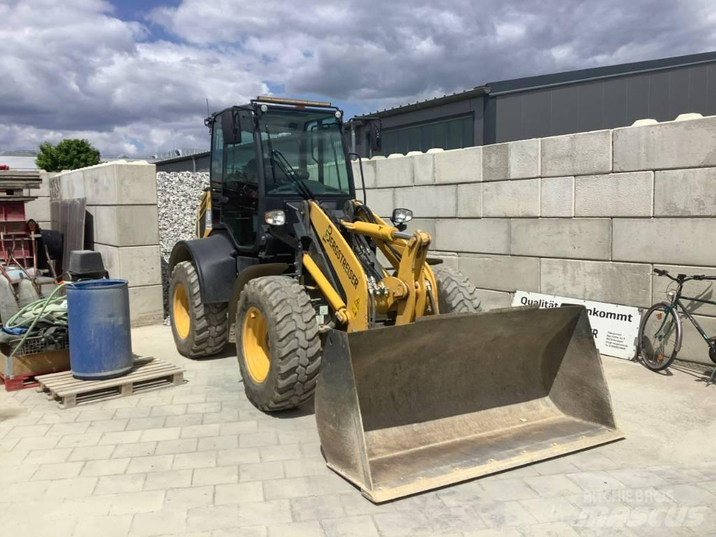 Komatsu WA100M-8 Pale gommate