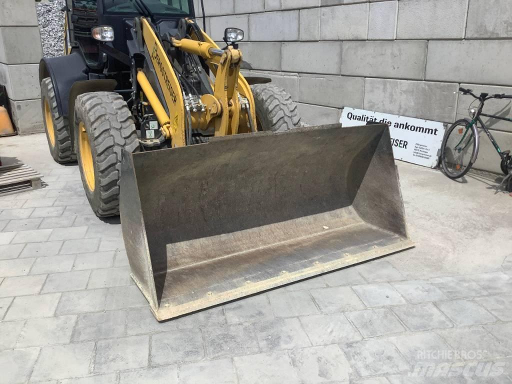 Komatsu WA100M-8 Pale gommate