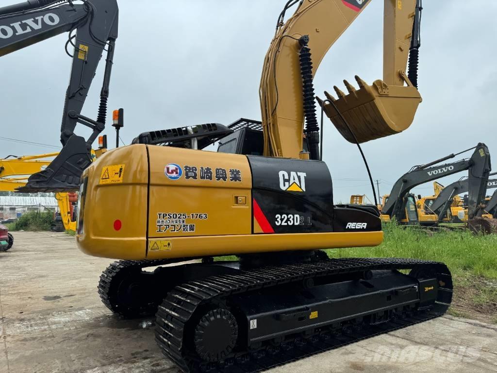 CAT 323D2 Escavatori cingolati