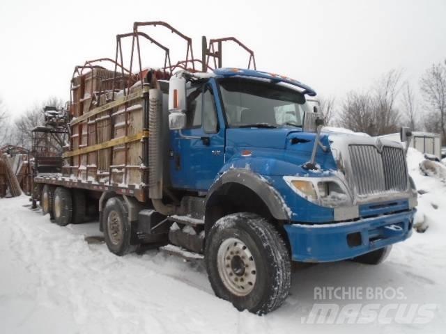International 4600 Camion con sponde ribaltabili