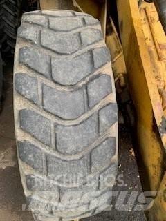 CAT 910 Pale gommate