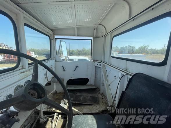 Diamond T M13 Autocabinati