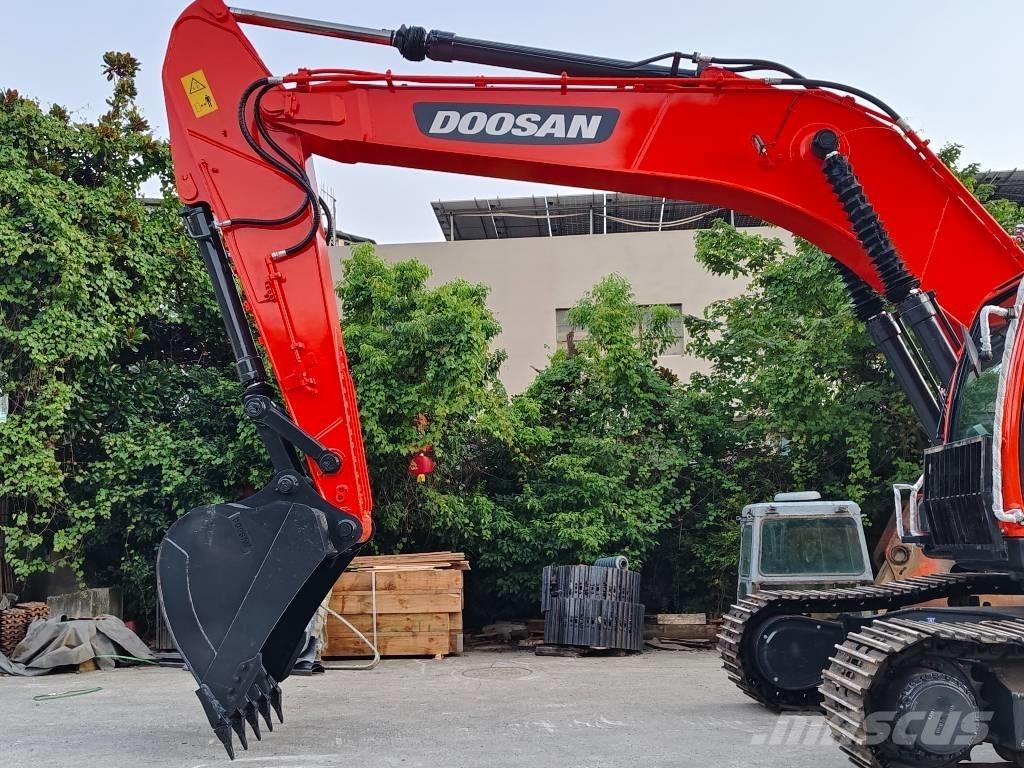 Doosan DX300LC-9C Escavatori cingolati