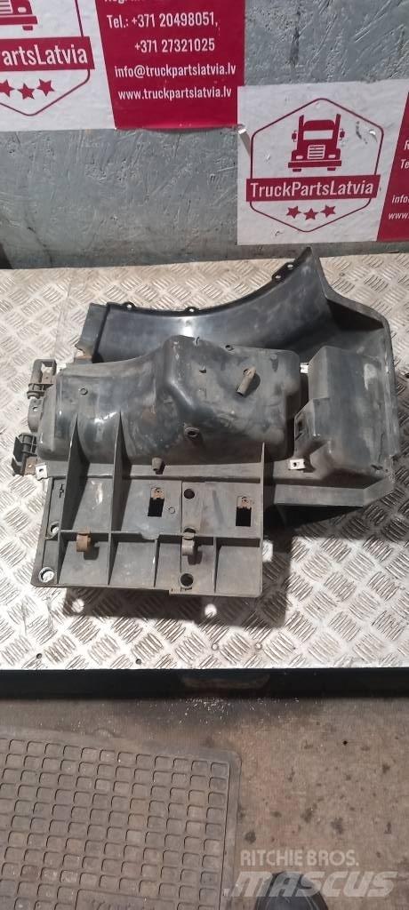 Scania 94 D.   1324600 Cabine e interni