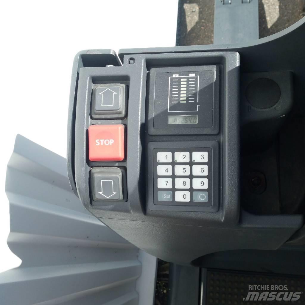 Jungheinrich ECE 220 Commissionatore basso livello