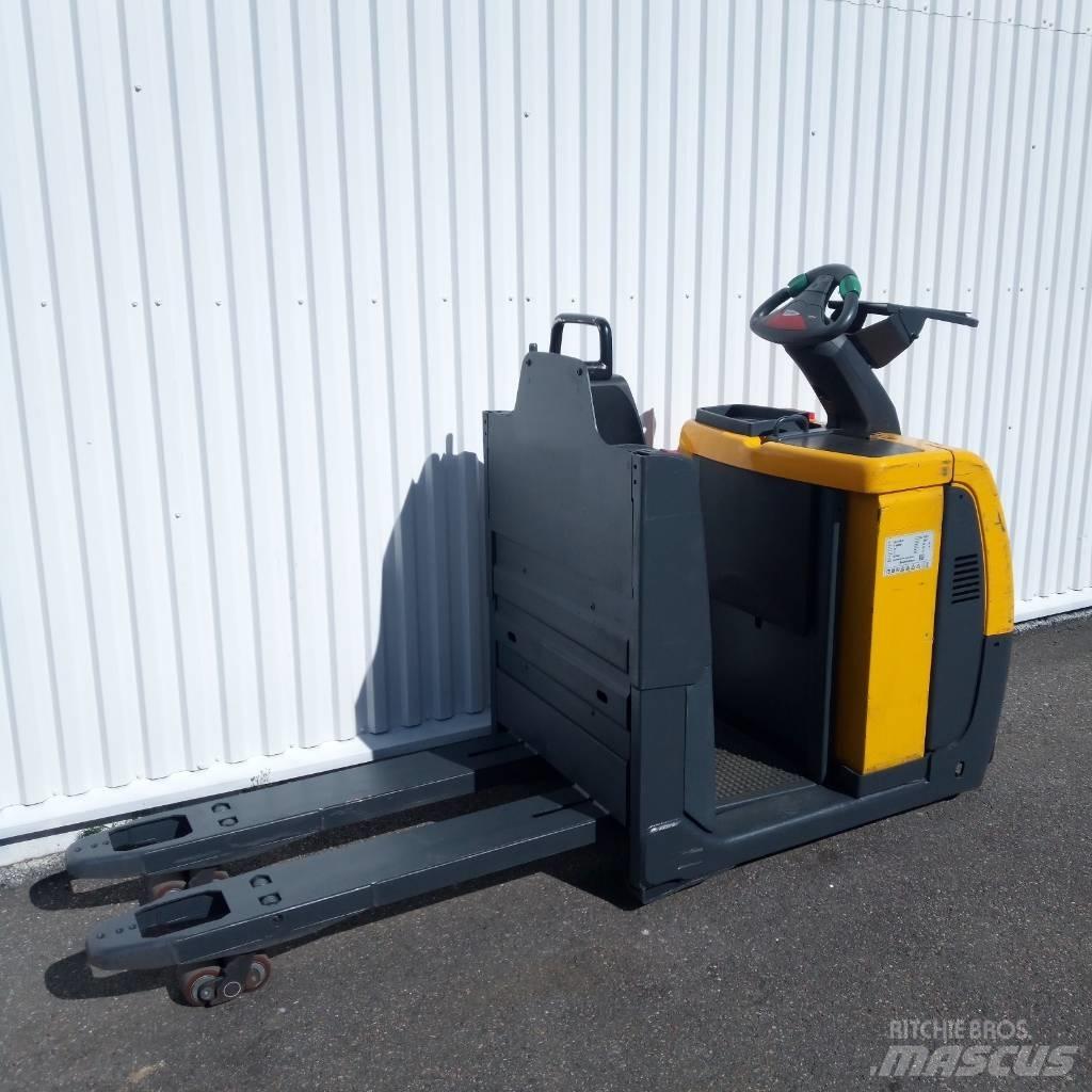 Jungheinrich ECE 220 Commissionatore basso livello
