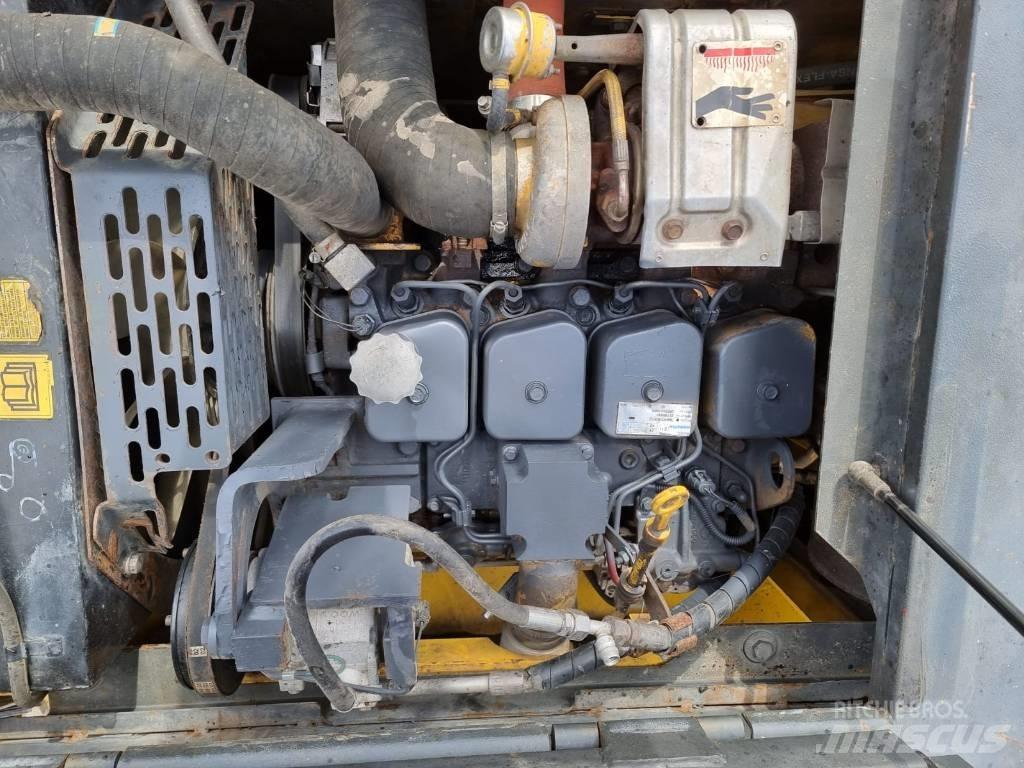 Komatsu PW 130-7K Escavatori gommati