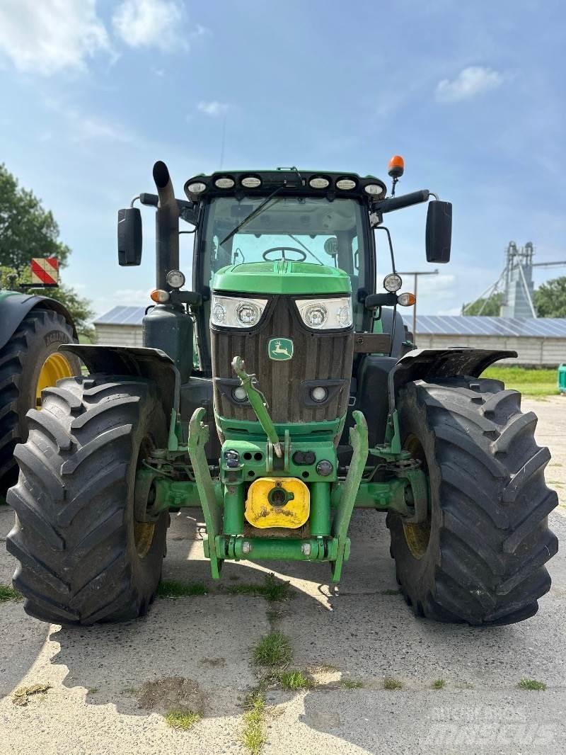 John Deere 6215R Trattori