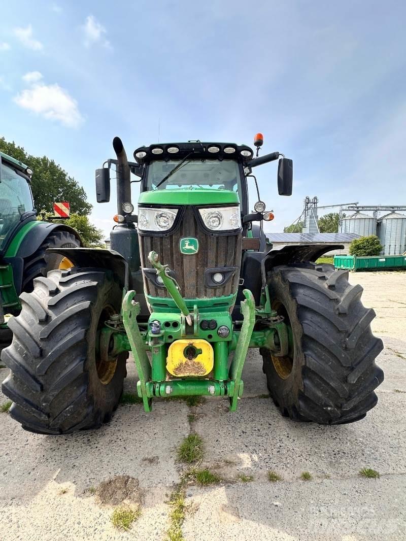 John Deere 6215R Trattori