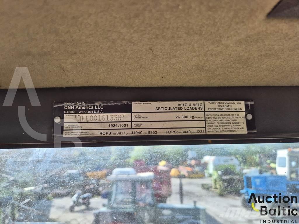 CASE 821 C Pale gommate