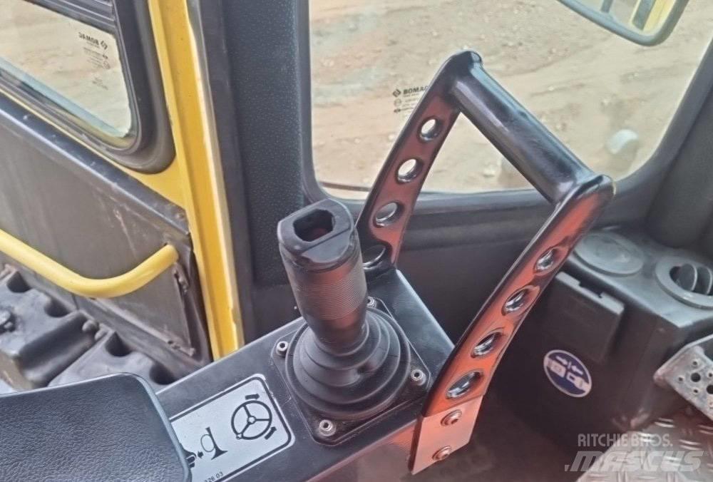 Bomag BC722RB2 Vibrocostipatore verticale