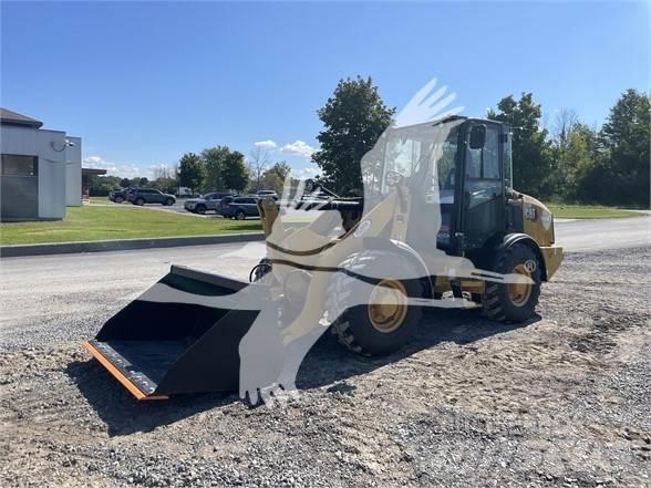 CAT 906M Pale gommate