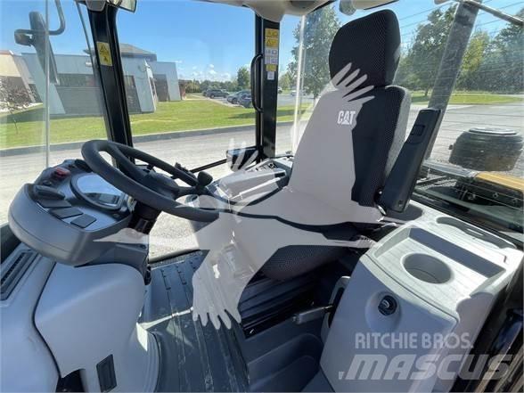CAT 906M Pale gommate