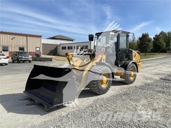 CAT 906M Pale gommate