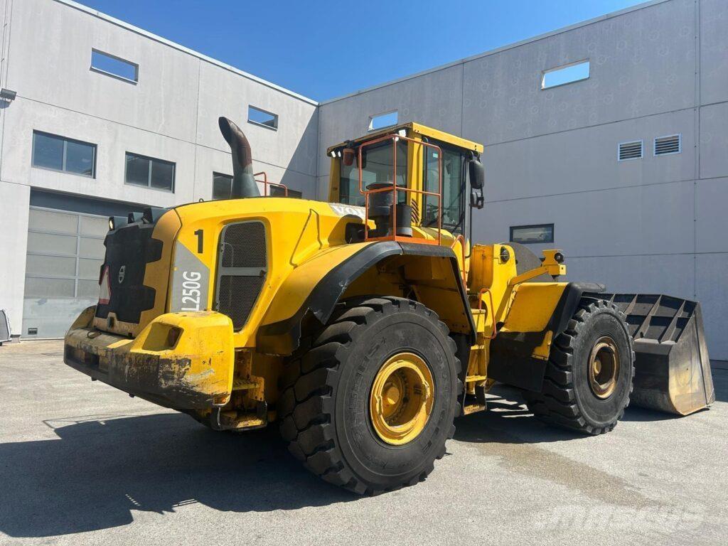 Volvo L250G Pale gommate