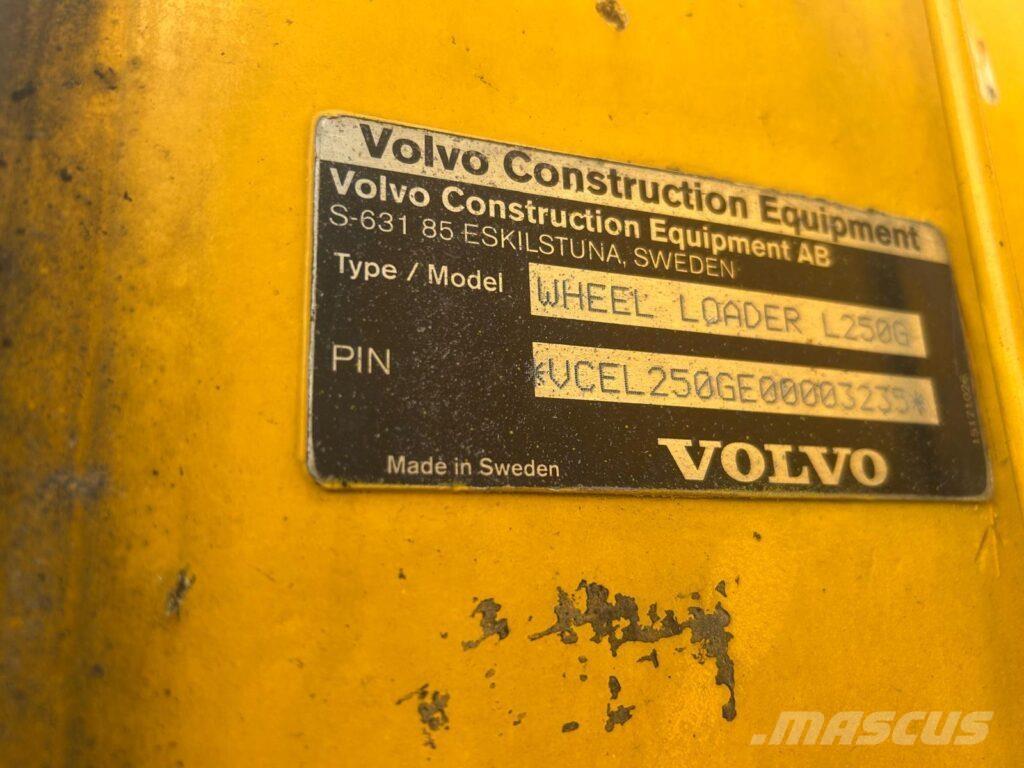 Volvo L250G Pale gommate