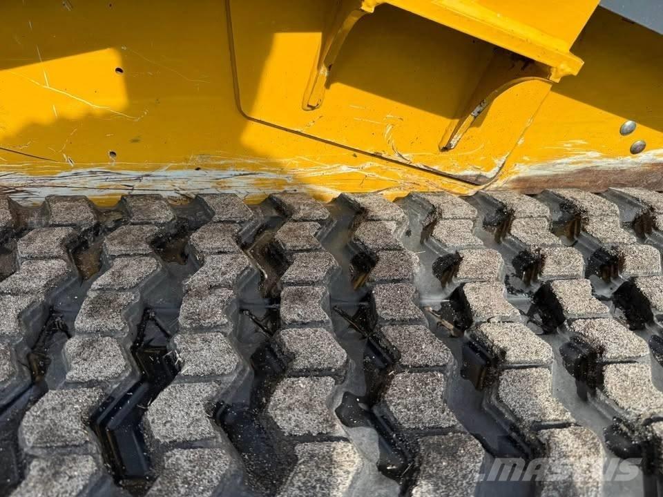 John Deere 317G Mini Pale Gommate