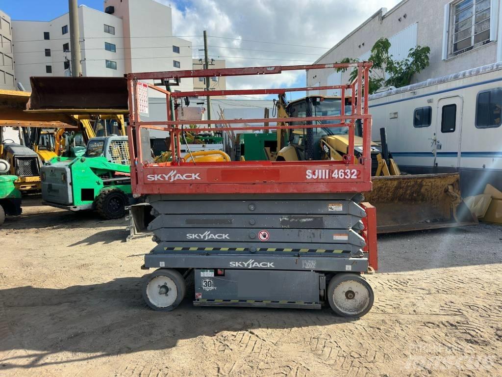 JLG 32 Lift Piattaforme a pantografo