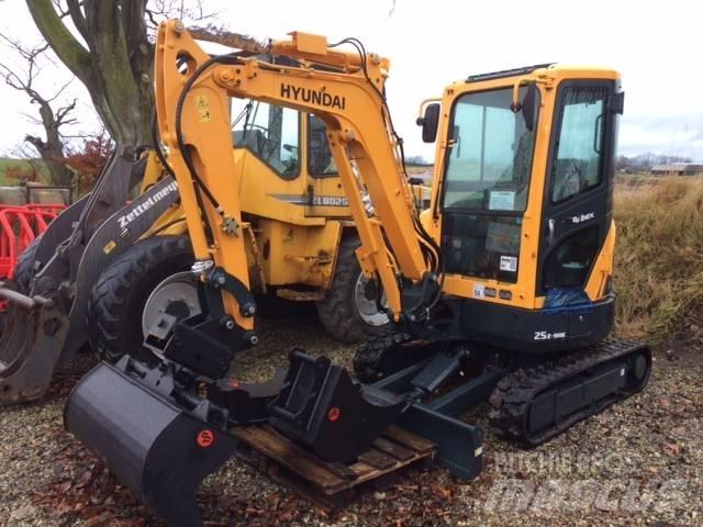 Hyundai R25 AK Miniescavatori