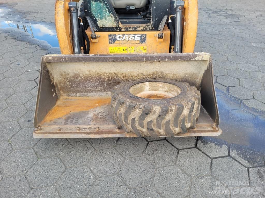 CASE SR 130 Mini Pale Gommate