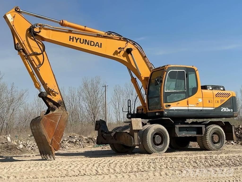 Hyundai R210W-9 Escavatori gommati