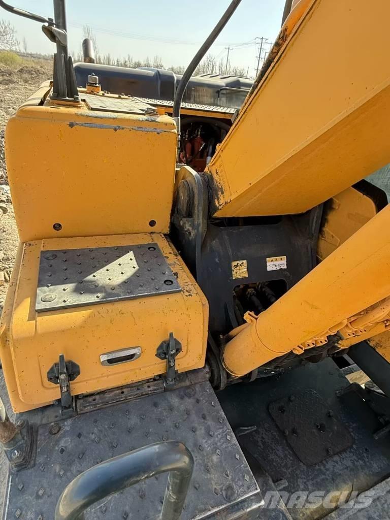 Hyundai R210W-9 Escavatori gommati