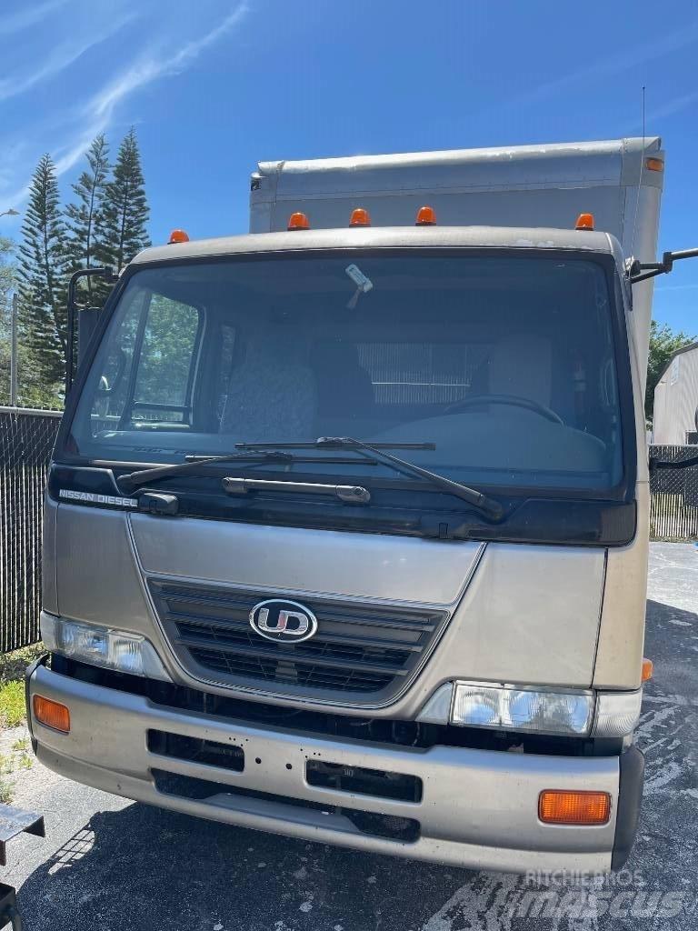 Nissan UD Camion cassonati