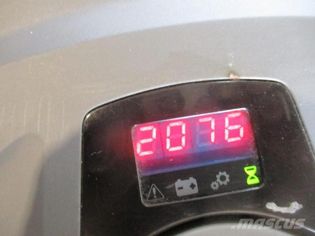 Toyota LPE200 Carrelli elevatori bassi a piattaforma