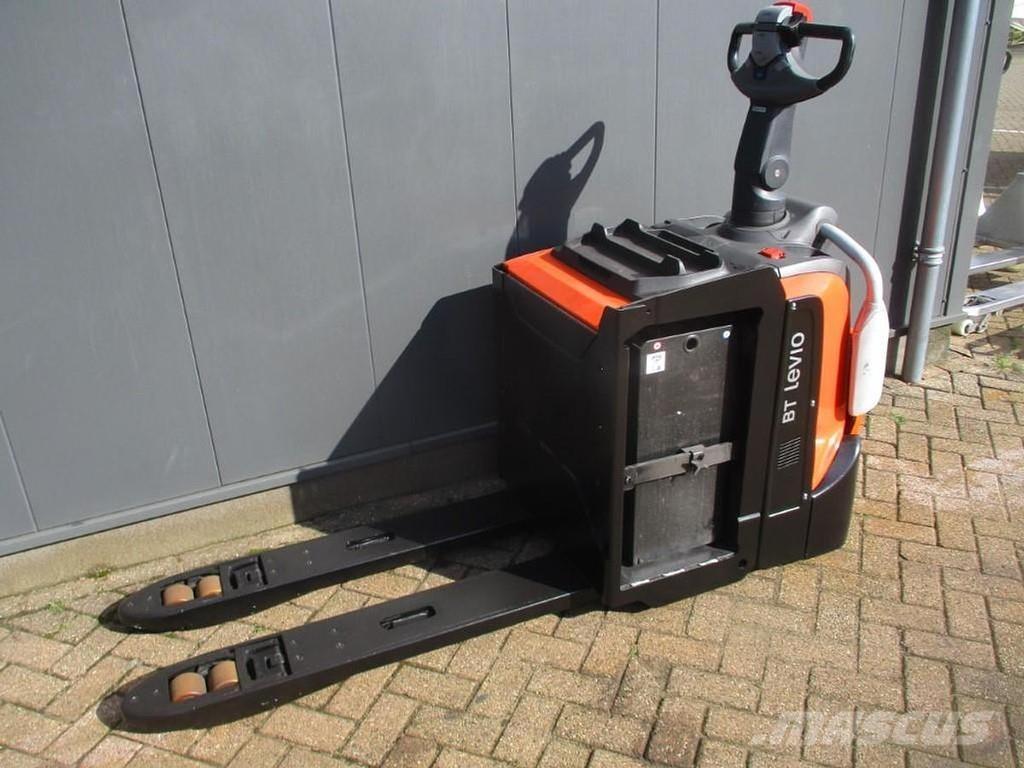 Toyota LPE200 Carrelli elevatori bassi a piattaforma