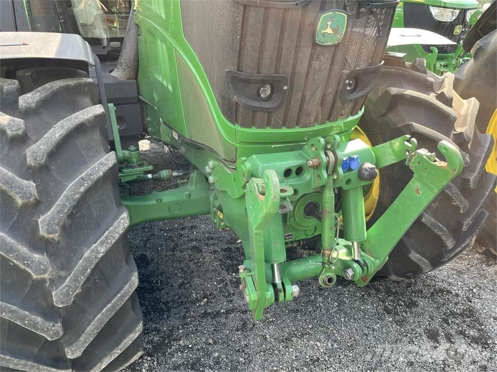 John Deere 6210R Trattori