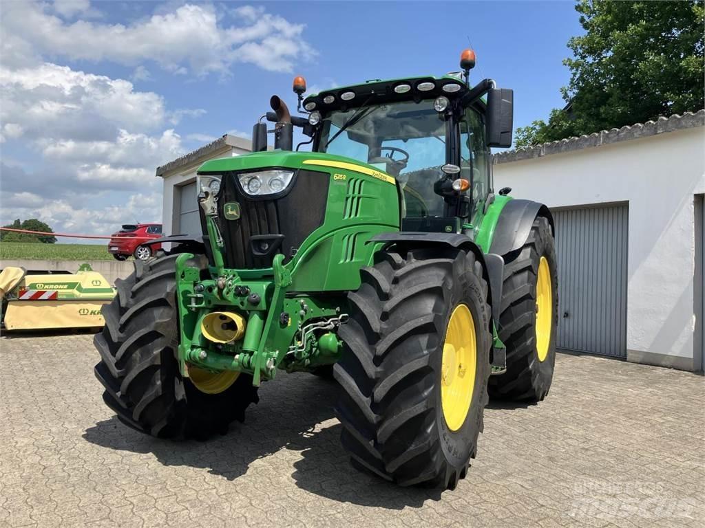 John Deere 6215R Trattori