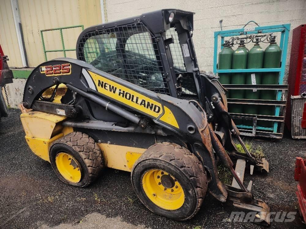 New Holland 225L Mini Pale Gommate