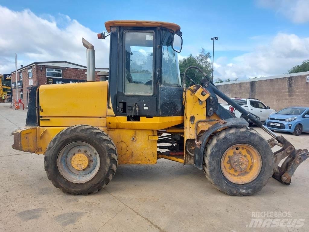JCB 411 Pale gommate