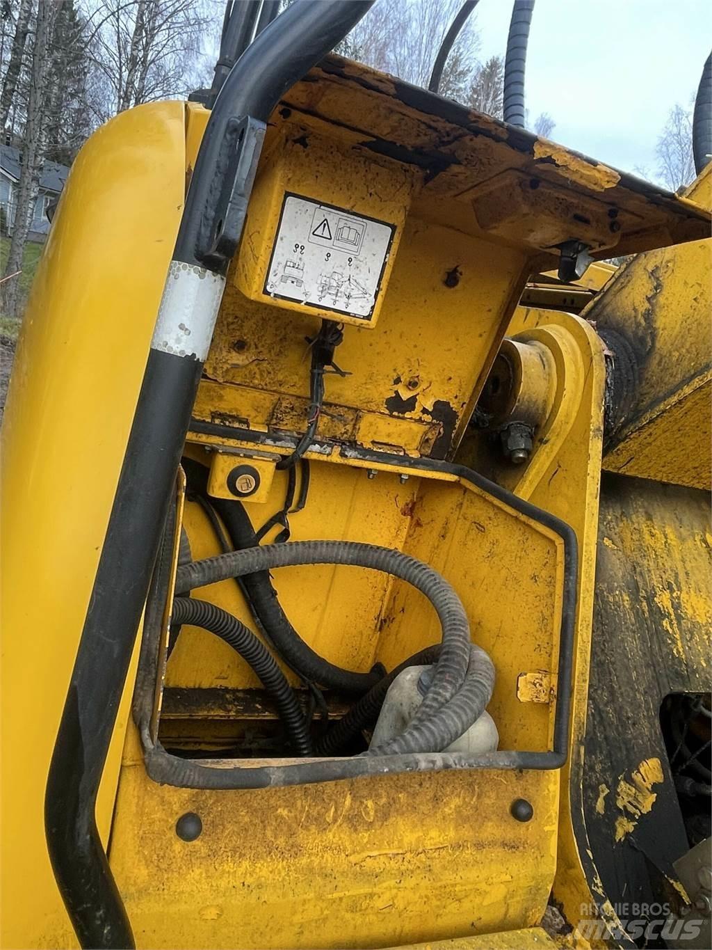 JCB JS 200 LC Escavatori cingolati