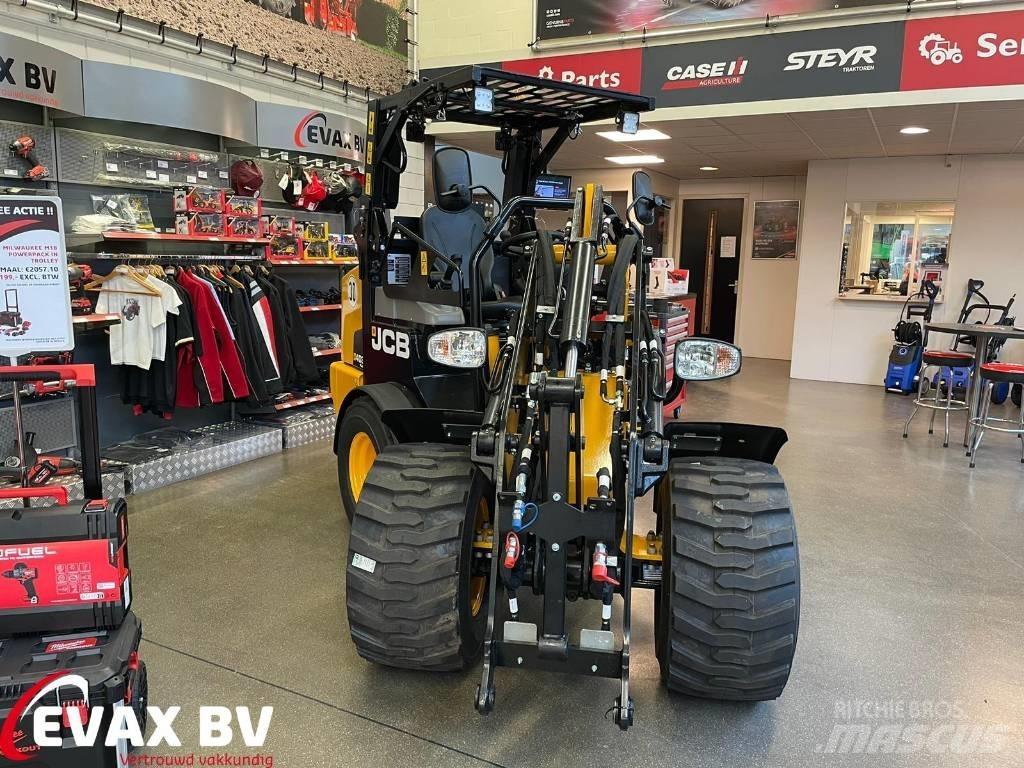 JCB 403 Plus Pale gommate