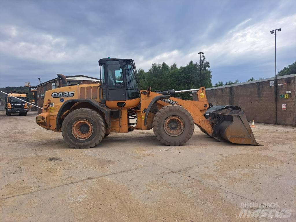 CASE 821 FXR Pale gommate