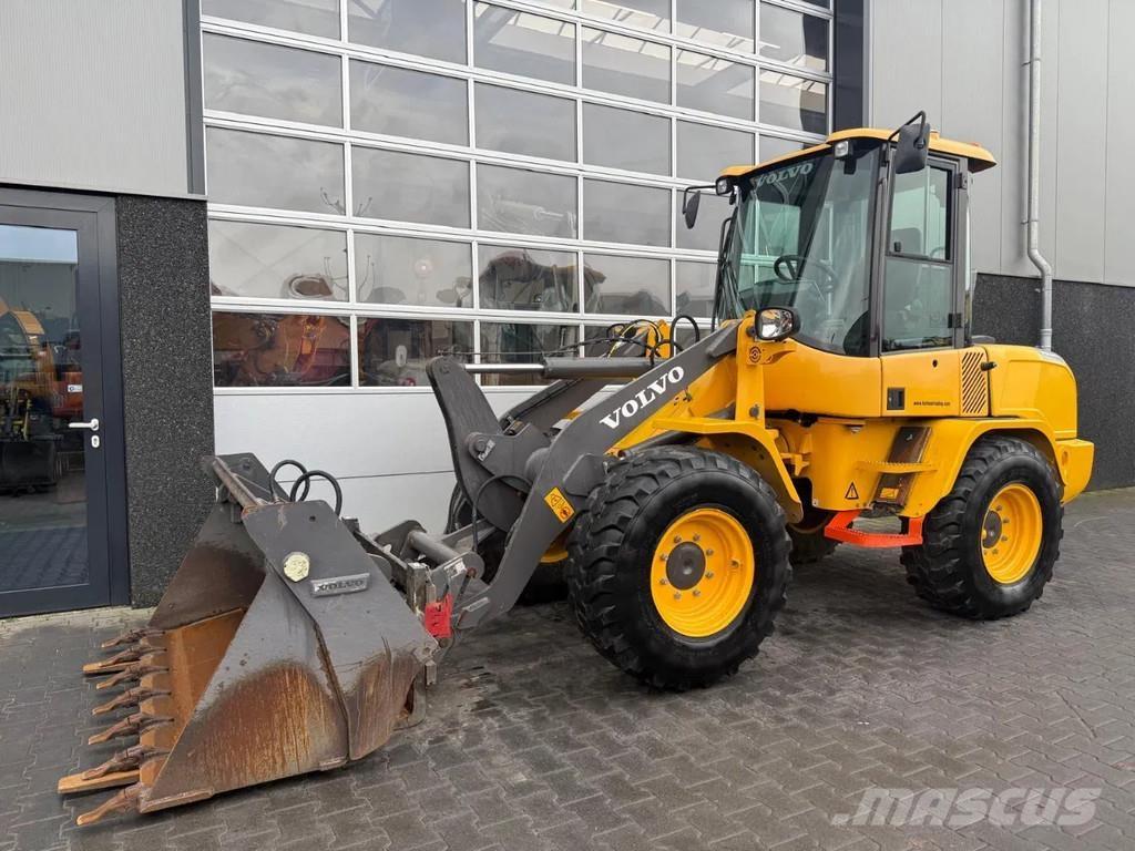 Volvo L30G Pale gommate