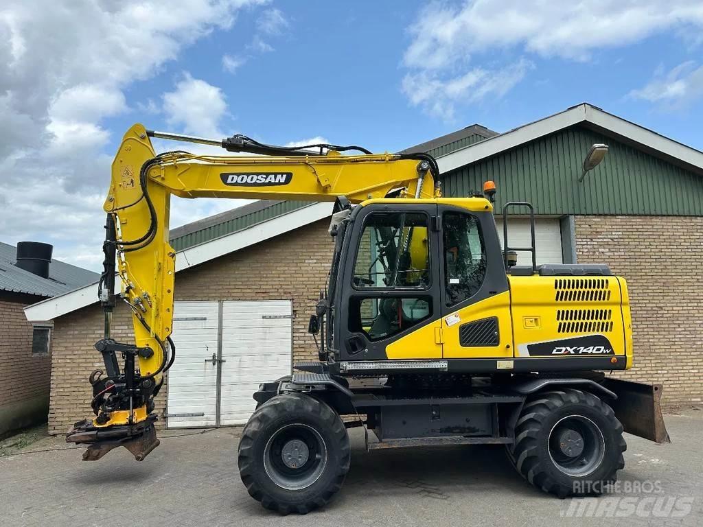 Doosan DX140W-5 Escavatori gommati