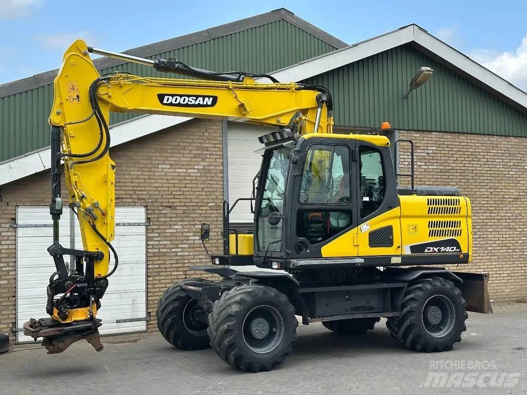 Doosan DX140W-5 Escavatori gommati