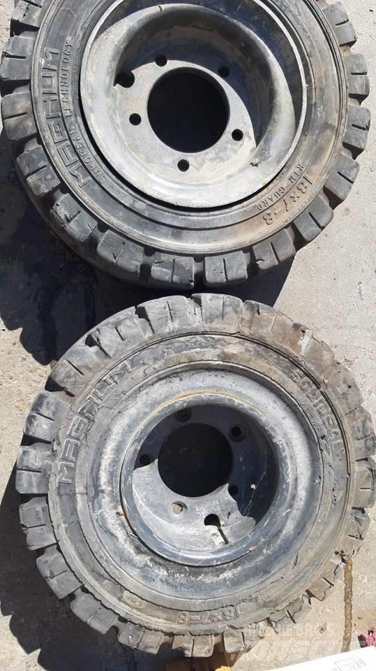 Bobcat 2000 Pneumatici, ruote e cerchioni
