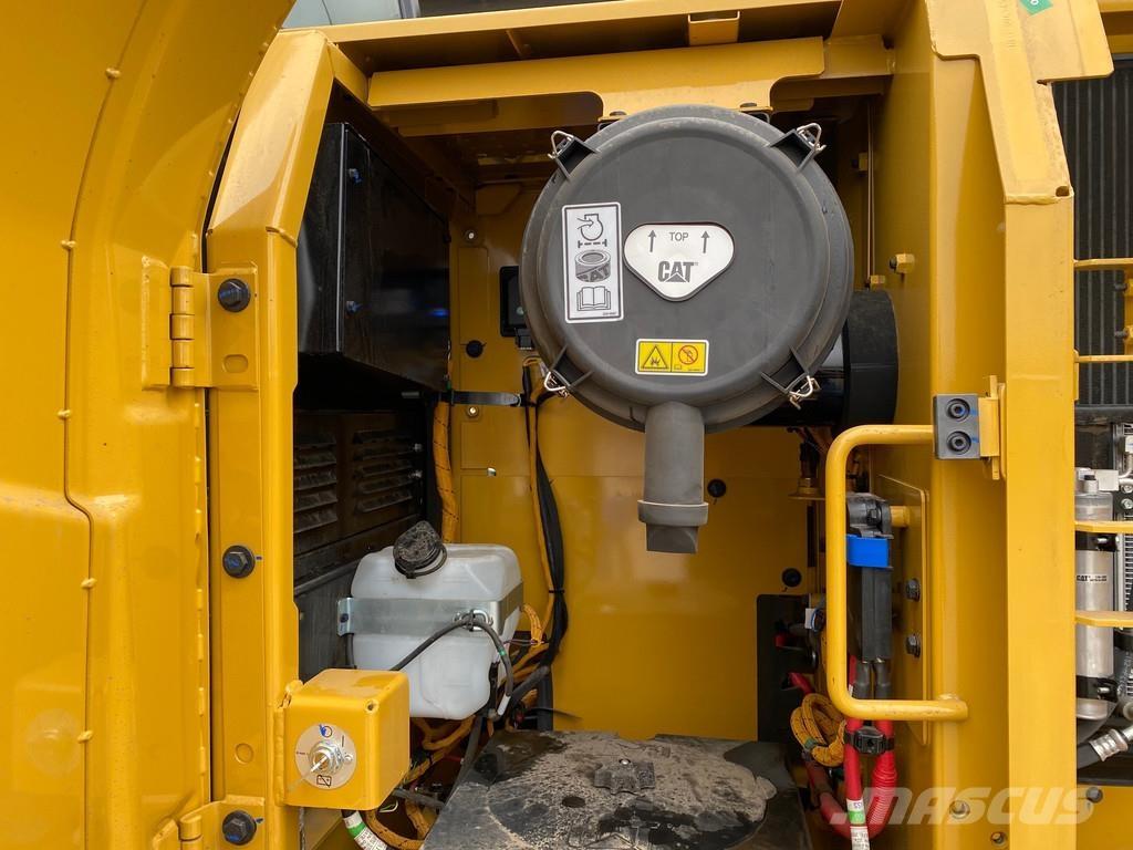 CAT 323D3 Escavatori cingolati