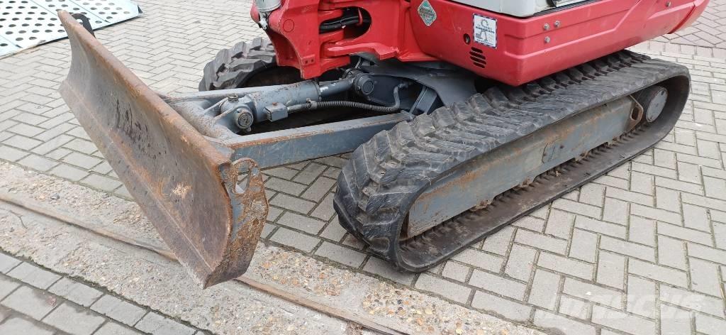 Takeuchi TB 235 CR Miniescavatori