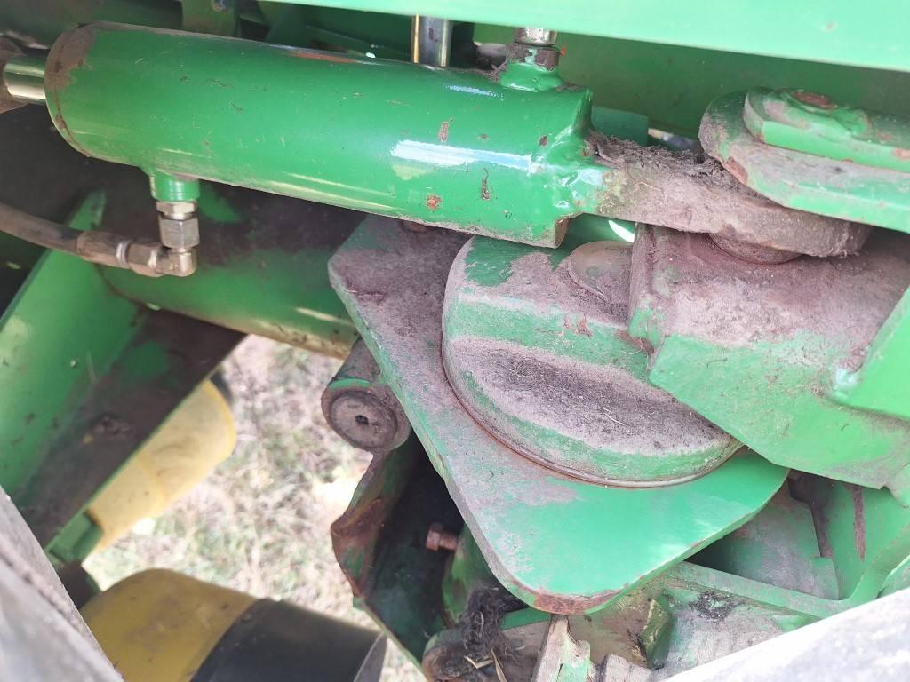 John Deere 328 Falciacondizionatrici